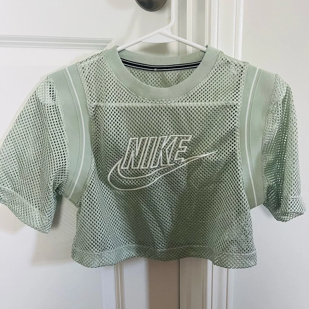 Nike Light Green Mesh Crop Top - Picture 2 of 2